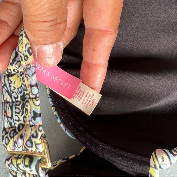 Victoria’s Secret Bikini - Picture 3 of 4